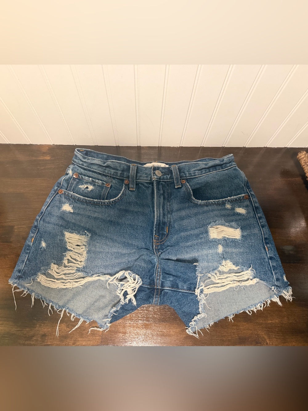 Abercrombie & Fitch denim Jean shorts. Size 26/2 distresssed boyfriend